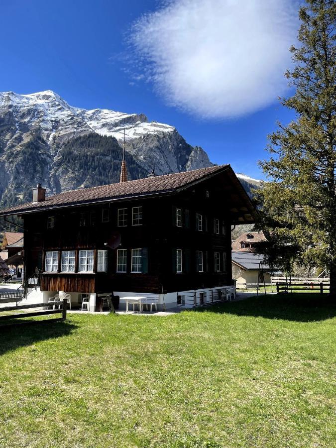 Familienferien Im Chalet Baergli カンデルシュテッグ エクステリア 写真